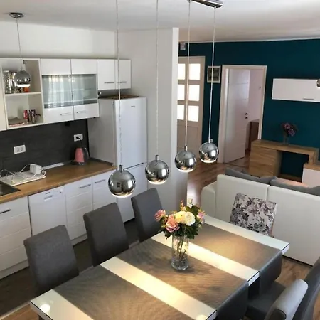 Nyaraló House Franov *